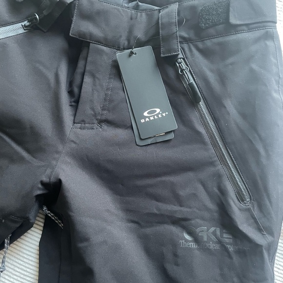 Oakley Women's Insulated Pant - Picture 8 of 8